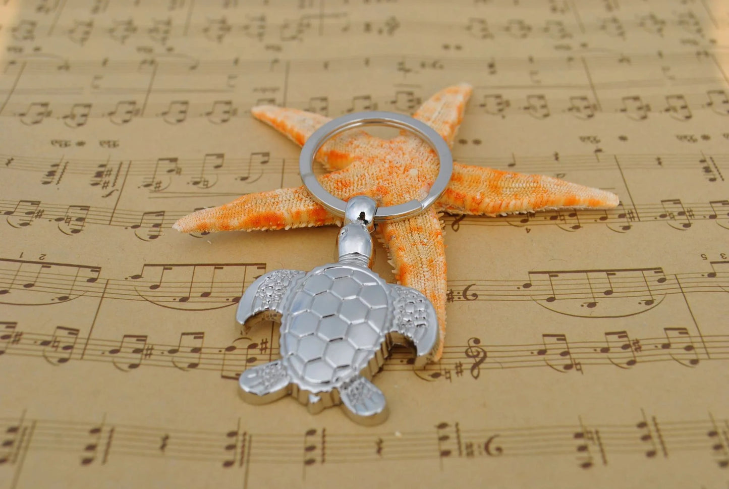 Silver zinc alloy animal shape pendant keychain on a keyring