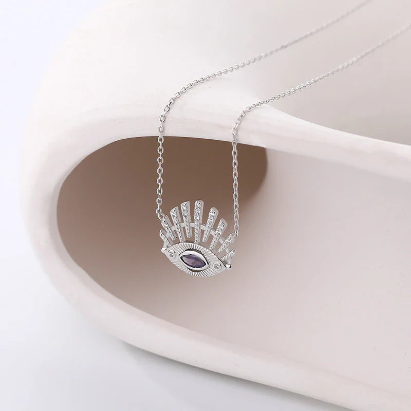 A captivating geometric necklace with sparkling zircon stones in a 925 sterling silver setting