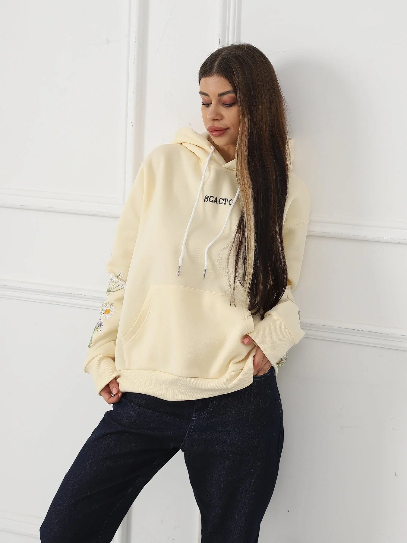Women's Floral Sweatshirt in Soft, Comfortable Fabric with Relaxed Long Sleeve Design