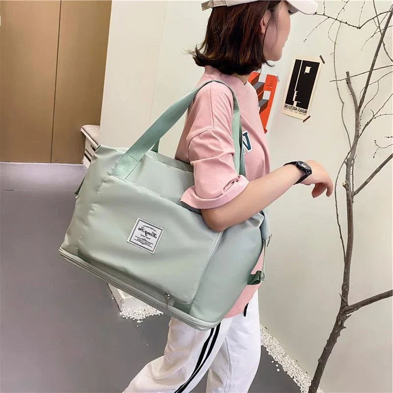 Versatile foldable travel bag with large 36-55L capacity, multiple interior pockets, and water-resistant Oxford cloth construction
