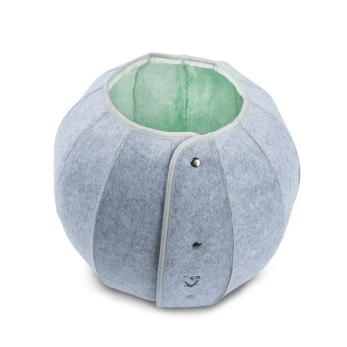 Cozy Cat Cave: Foldable tunnel bed made of soft, durable felt for your cat's comfort and enrichment