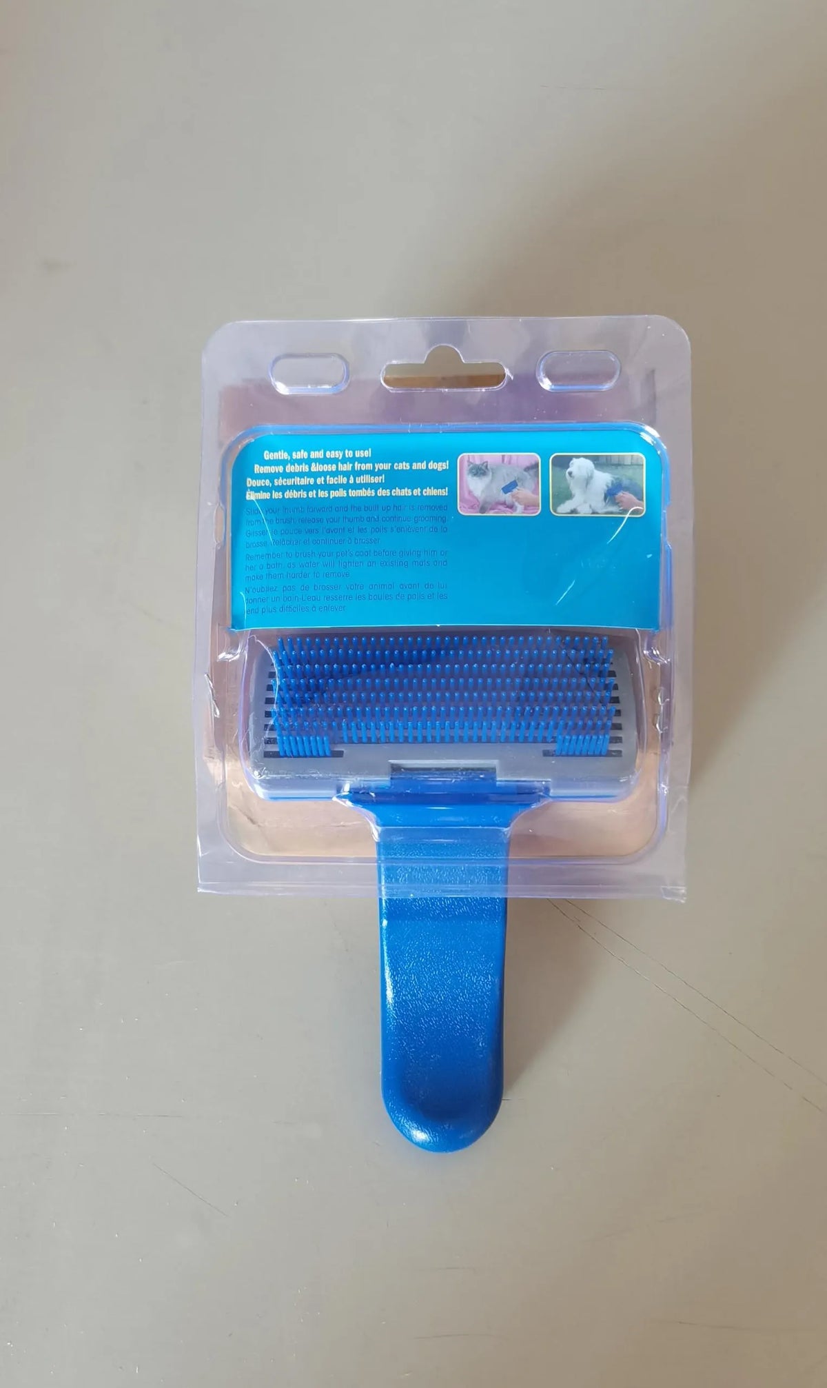 Self cleaning pet brush comb for dogs and cats, plastic grooming tool measuring 16 x 10cm