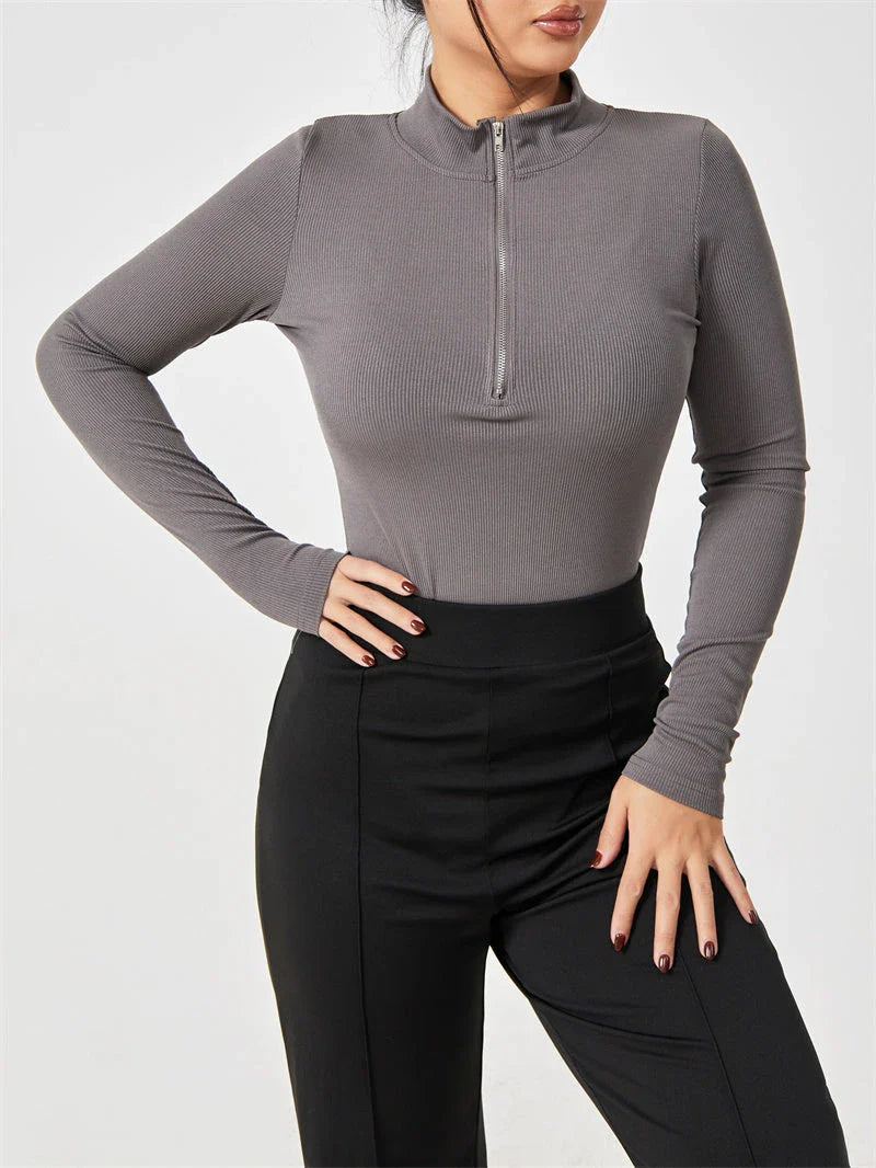 Seamless jumpsuit for women in various colors, featuring a slimming and comfortable design