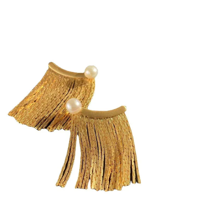 Metal tassel chain earrings with freshwater pearls, a versatile accessory for any outfit