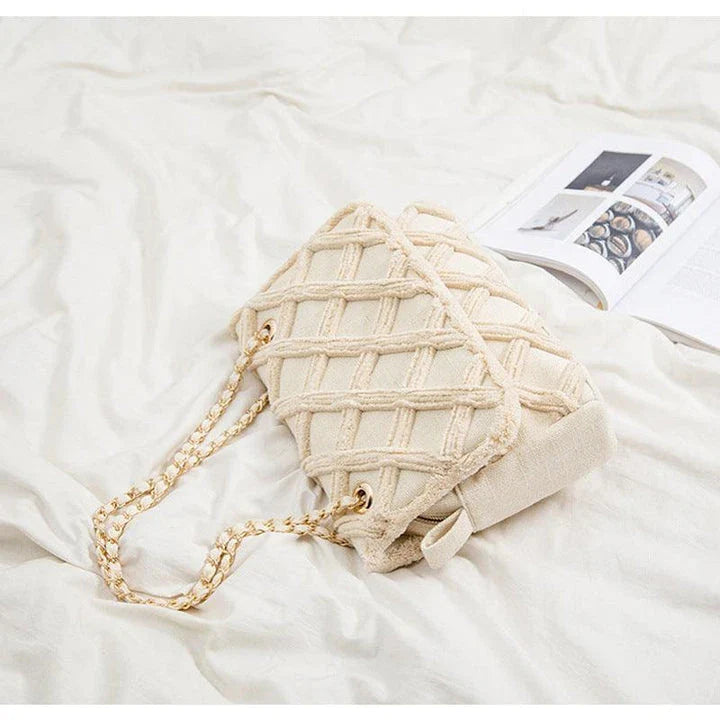 Stylish rhombus-patterned messenger bag for ladies with a retro single shoulder design and durable polyester construction