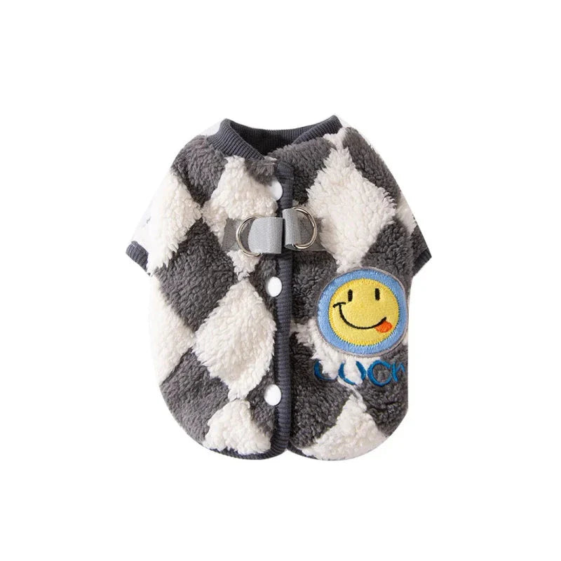 A cozy checkered fleece coat for small and medium-sized dogs and cats, featuring a soft inner lining and a stylish checkered pattern.