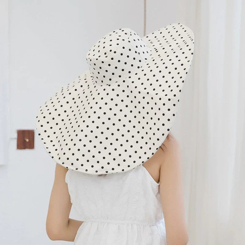 Fashionable oversized polka dot sun hat for women with wide brim for sun protection