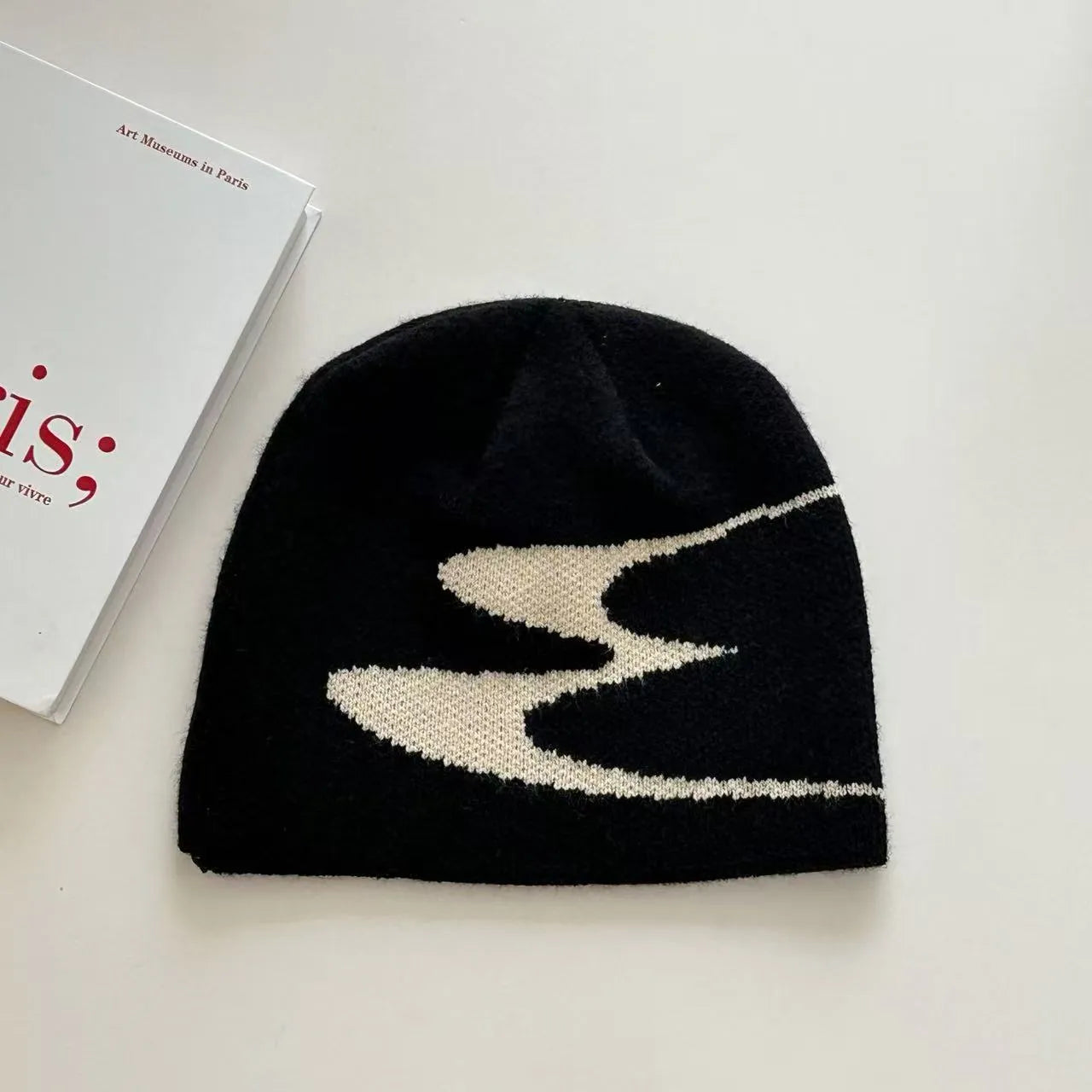 Acrylic beanie hat for men and women in black, grey, or white, M size for autumn and winter.