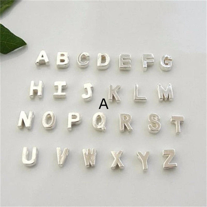 Heart-shaped letter pendant necklace with clavicle chain in various metallic colors