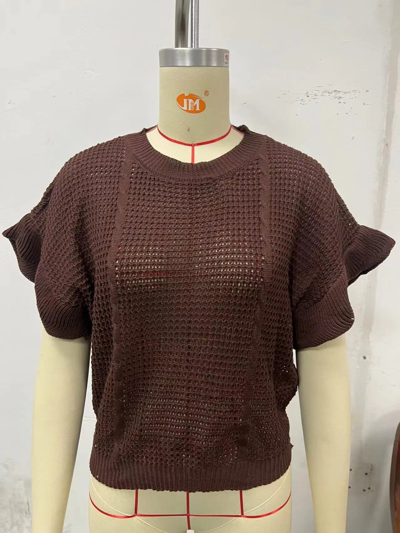 Twisted string pattern knitted pullover sweater with ruffled short sleeves in loose fit.