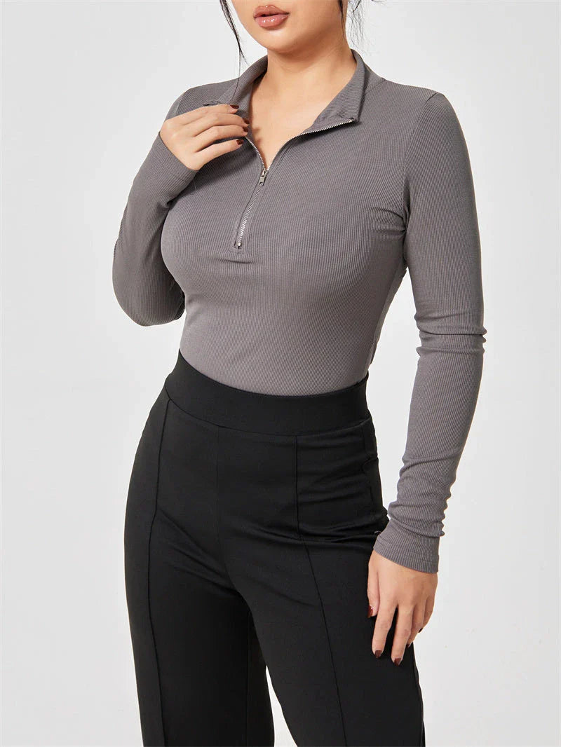 Seamless jumpsuit for women in various colors, featuring a slimming and comfortable design