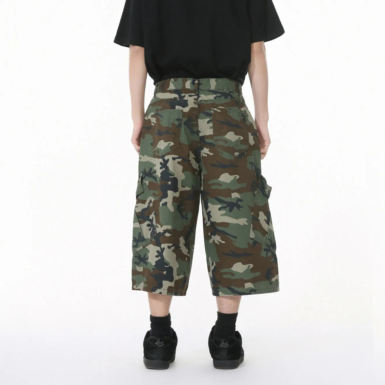 Men's camouflage pattern cotton jeans with wide-leg loose fit and cropped length, showing large side pockets