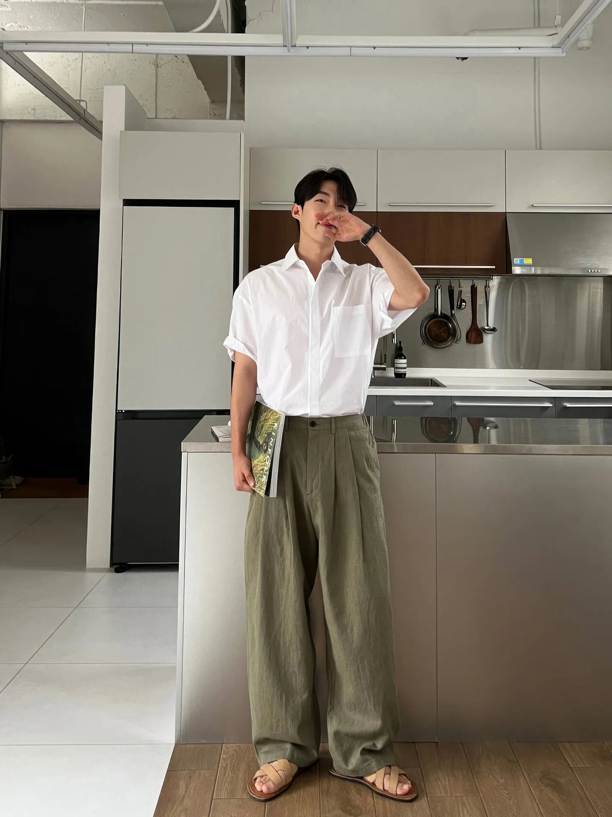 Army Green men's linen-style leisure trousers with a drawstring waist, laid flat.