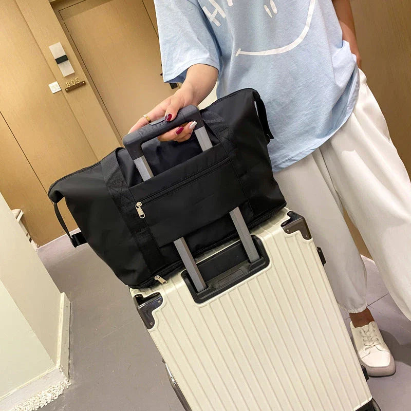 Versatile foldable travel bag with large 36-55L capacity, multiple interior pockets, and water-resistant Oxford cloth construction