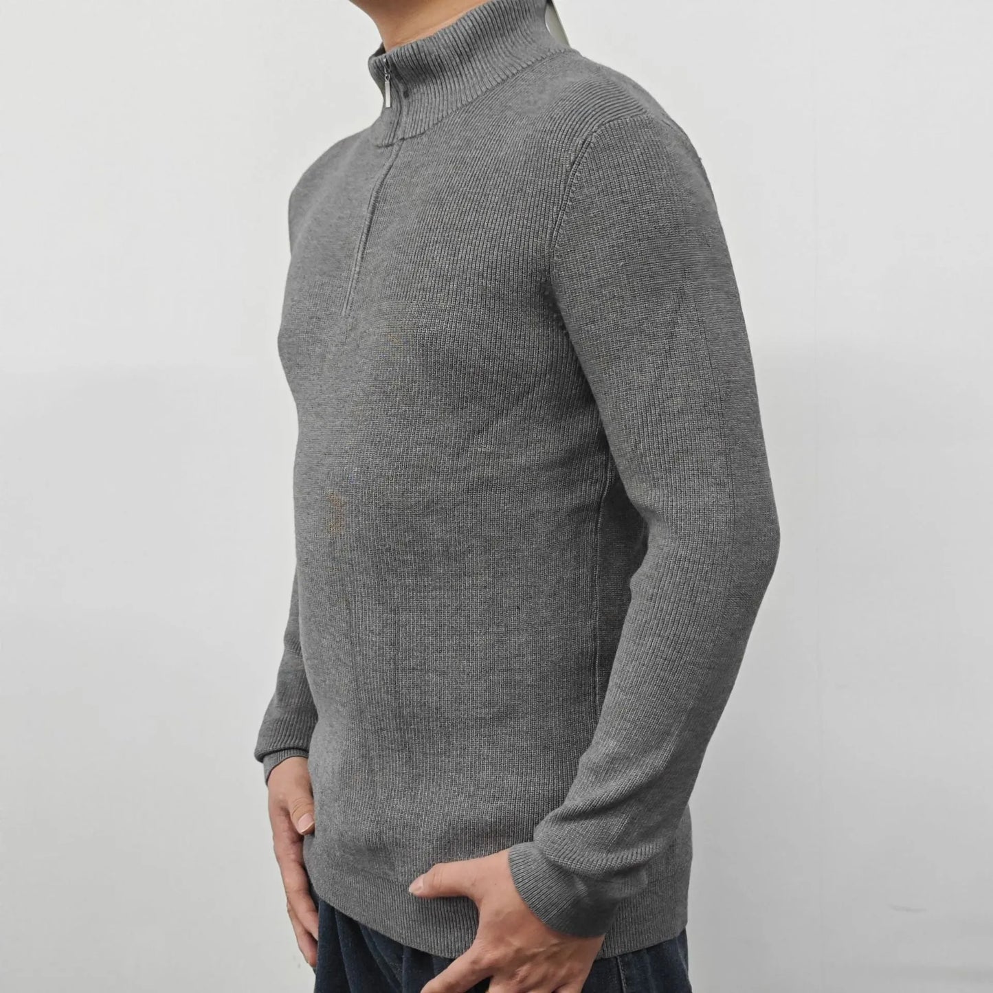 Men's black half-turtleneck zipper sweater with long sleeves, suitable for spring and autumn leisure wear