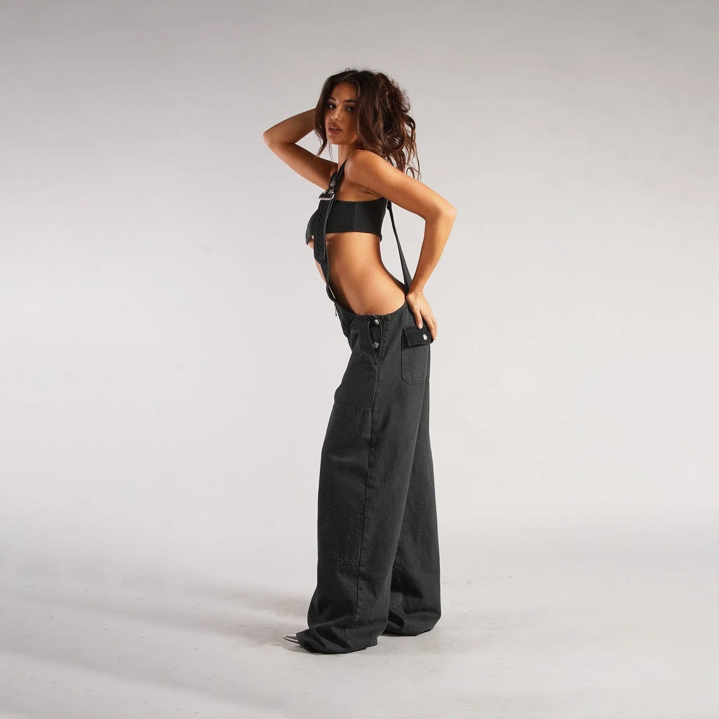 Fashionable Y2K-inspired denim overalls with pockets, suspenders, and a loose, comfortable fit