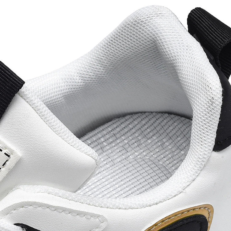 Stylish lace-up sneakers for men in colorblock design, with breathable mesh lining and lightweight, non-slip sole