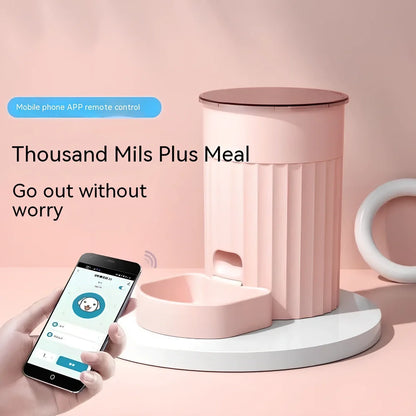 Automatic wifi pet feeder with 3-litre capacity in matcha green colour with digital display