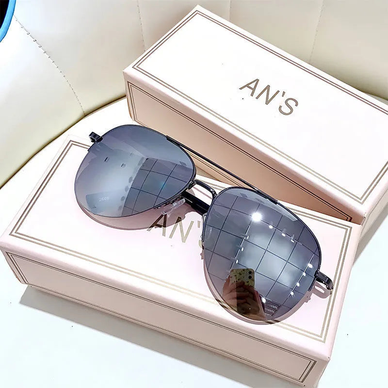 Big face aviator sunglasses with metal frame and UV-protective resin lenses in multiple colour options