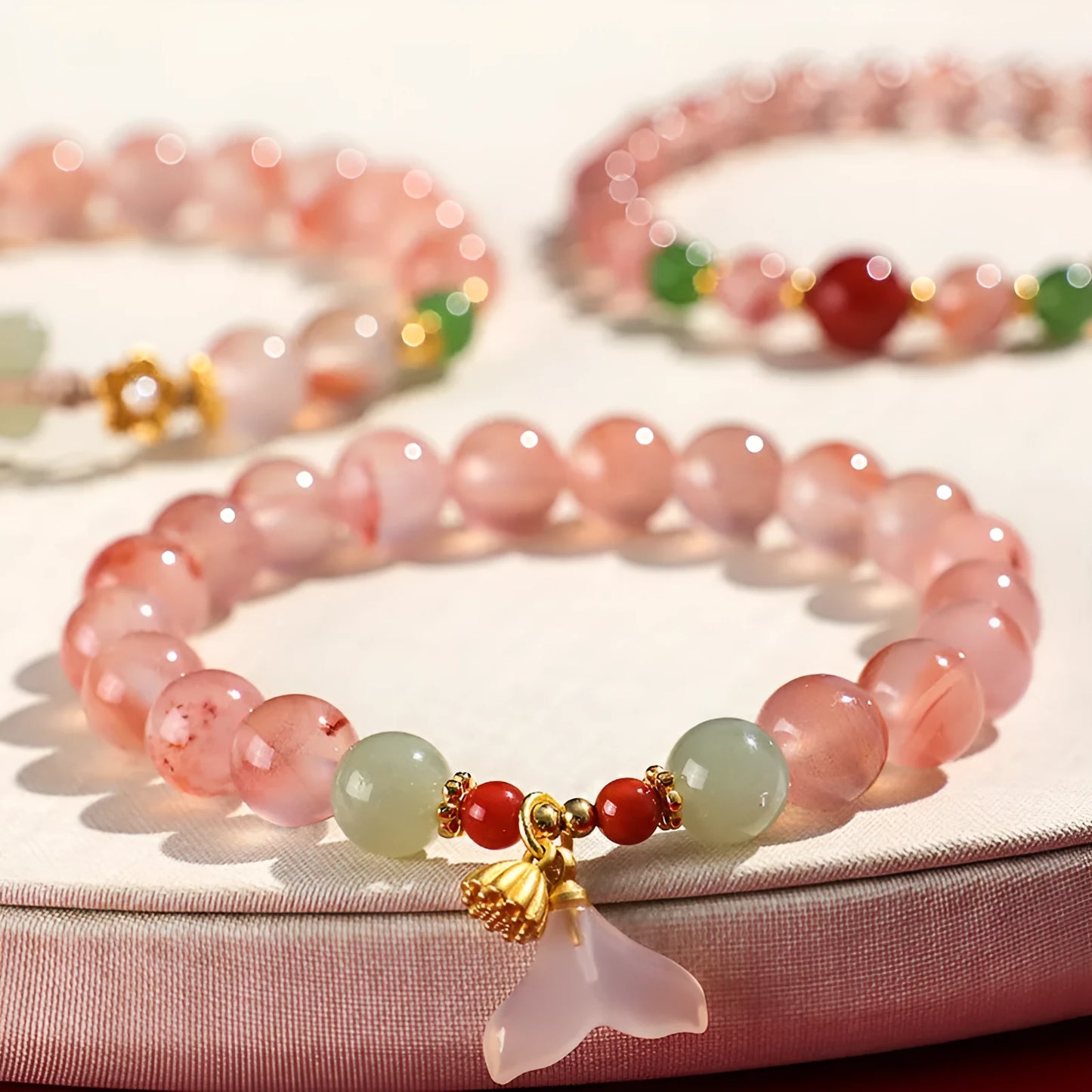Women's ice floating south red white agate fishtail bracelet with natural colour variations and manual craftsmanship