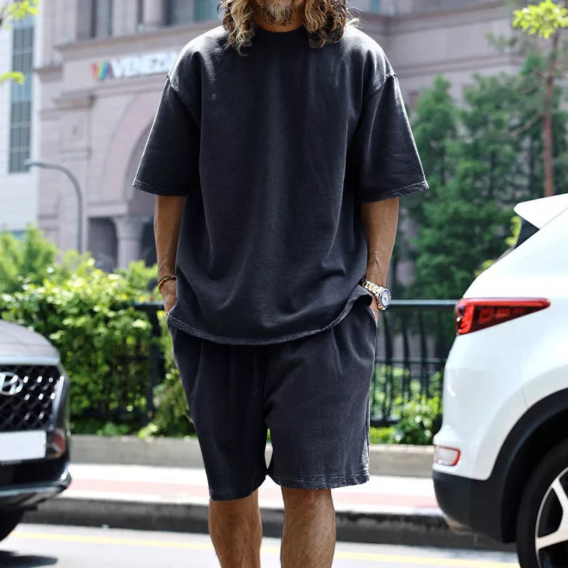 Men's loose sports set with round neck T-shirt and drawstring shorts in various colors