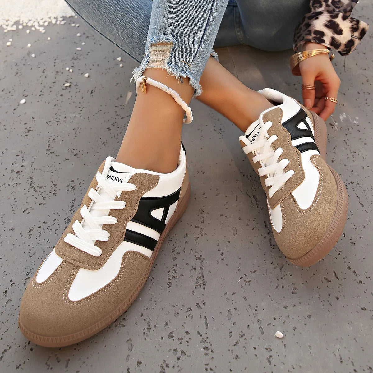 Women's retro lace-up jogging shoes in black, grey, or khaki with a platform sole.