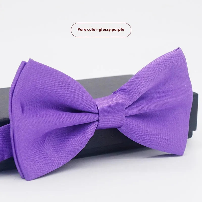 Flat-head self-tie bow tie in a wine red colour, showing its 12cm width and 6cm height dimensions.