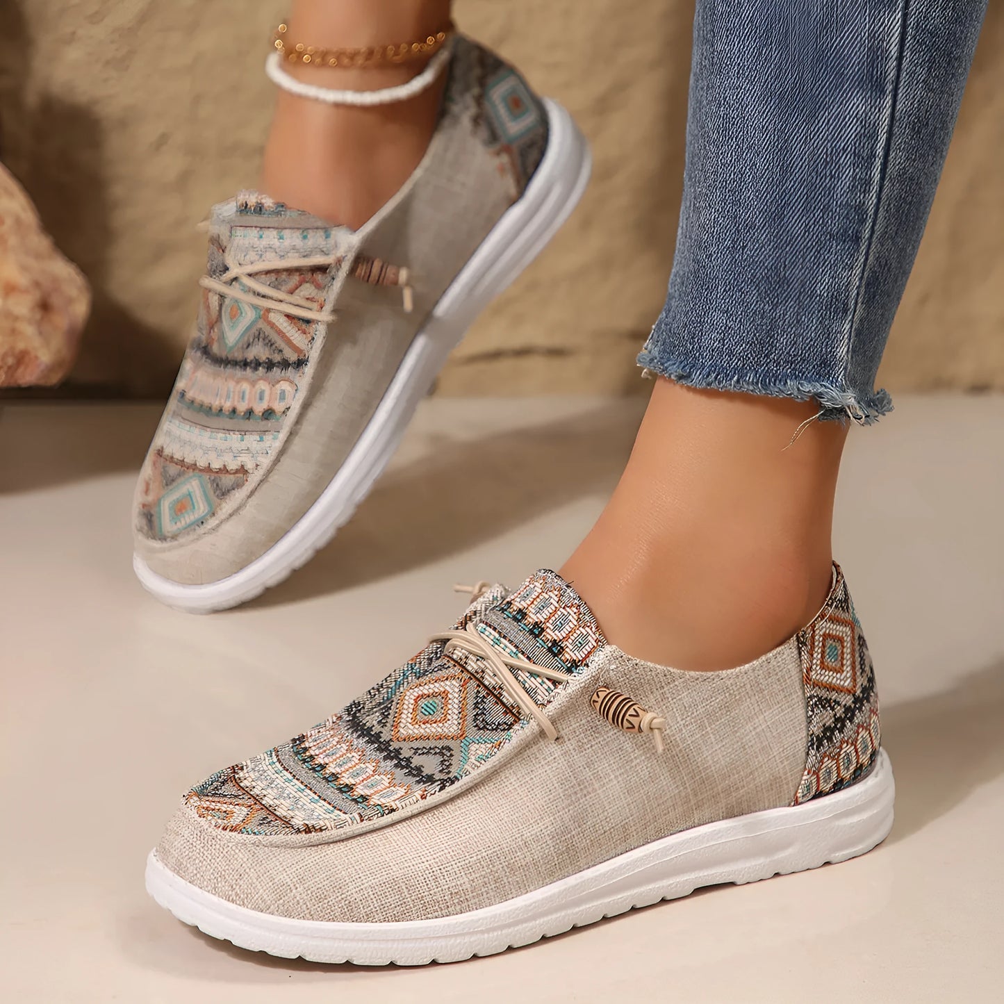 Women's black round toe flat shoes with low-top design and elasticated oversleeves