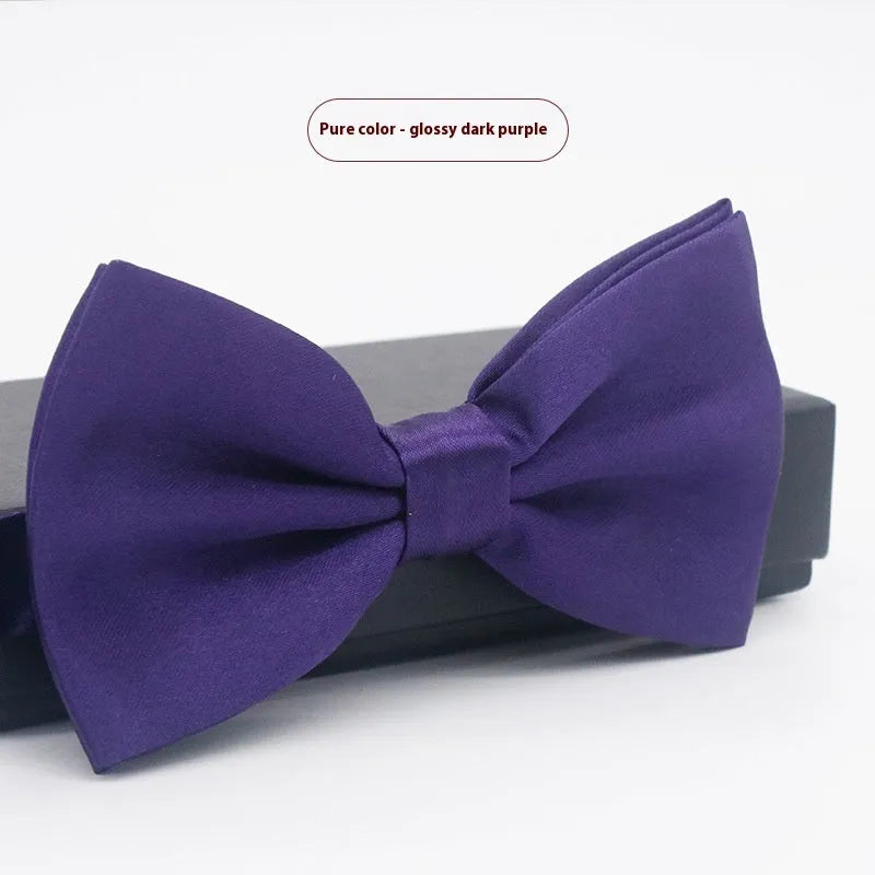 Flat-head self-tie bow tie in a wine red colour, showing its 12cm width and 6cm height dimensions.