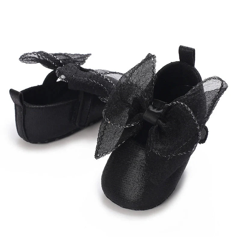 Girls' soft-soled toddler shoes with Velcro fastening in princess style, showing non-slip sole detail