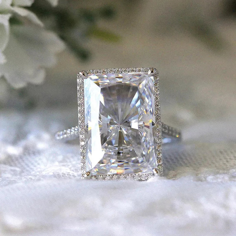 Bright Rectangular Zircon Ring in Q625 White Gold with geometric design