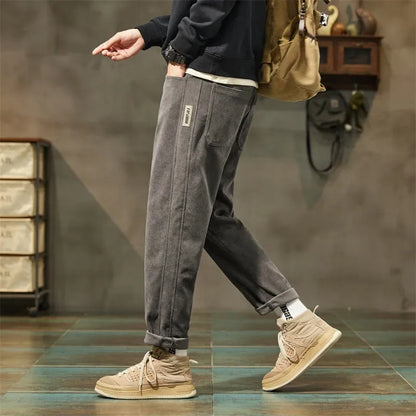 Men's straight-leg corduroy pants in army green colour with tapered fit and mid waist design