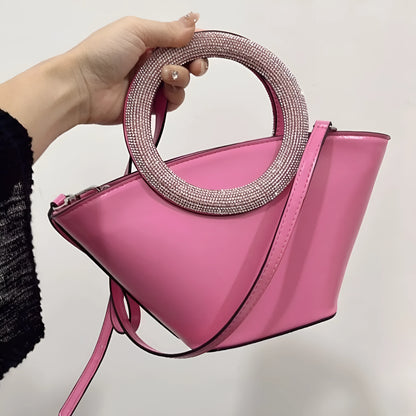 PU bucket bag with diamond round handle, single shoulder strap, three-dimensional pocket, and internal file bag in classic black