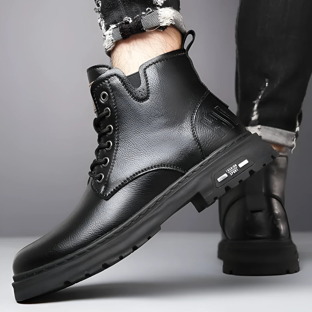 Men's British Martin boots in black or brown, lace-up front, thick rubber sole, sizes 38-45.