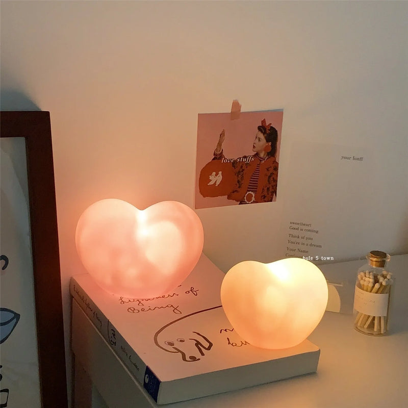 Vinyl Atmosphere Lamp with Warm Glow: Small 8x6x6.5cm or Large 11x8x8cm Options, Powered by 3 Button Batteries for Up to 5W Illumination