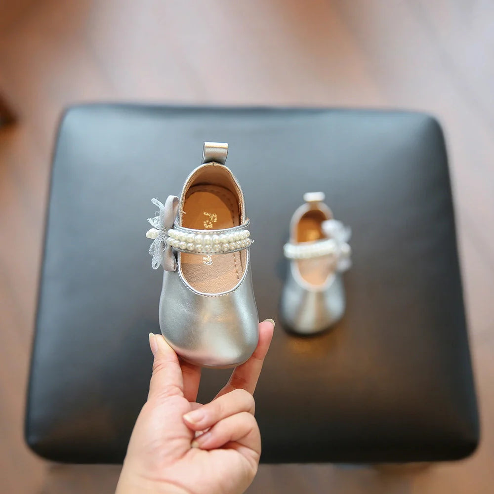 Leather girls' walking shoes in beige with princess square mouth, bow, and non-slip sole for toddlers