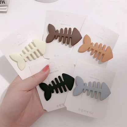 Minimalist fishbone pattern hair barrette in a candy colour with duckbill clip design.