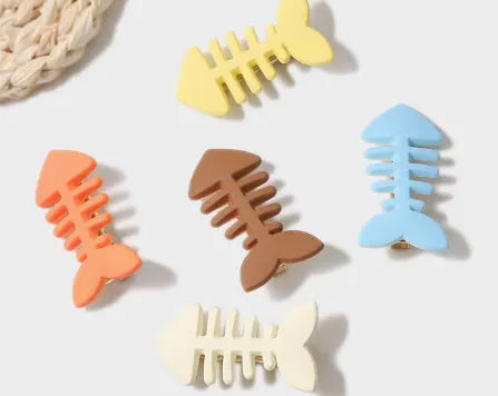 Minimalist fishbone pattern hair barrette in a candy colour with duckbill clip design.