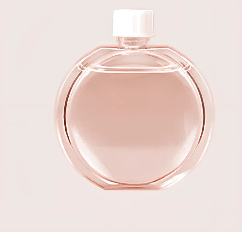 Square ivory white aroma diffuser with dry battery operation measuring 105x105x39mm