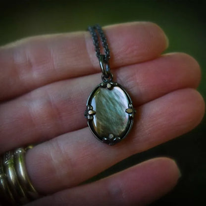 Vintage oval personalized collarbone chain in black with geometric design