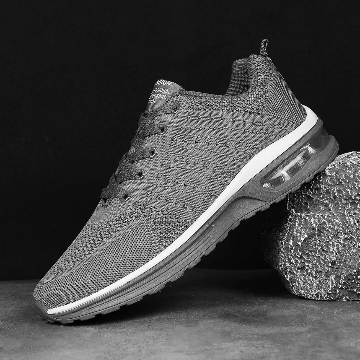 Casual Flyknit running shoes with mesh uppers and PU sole in various colours