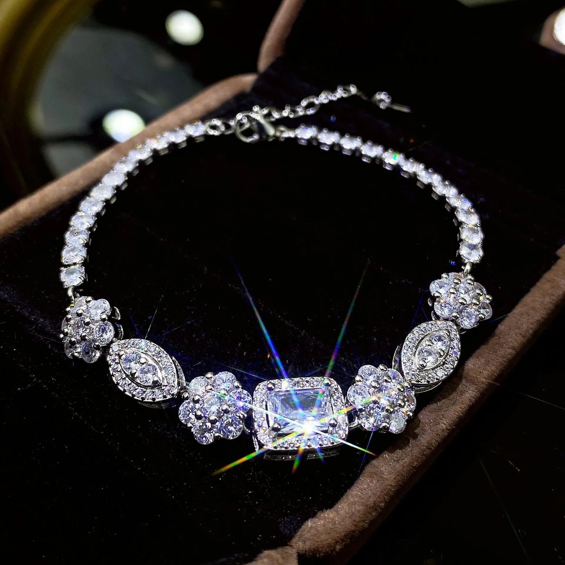Women's geometric S925 sterling silver-plated bracelet with zircon stones and adjustable 16+3cm length