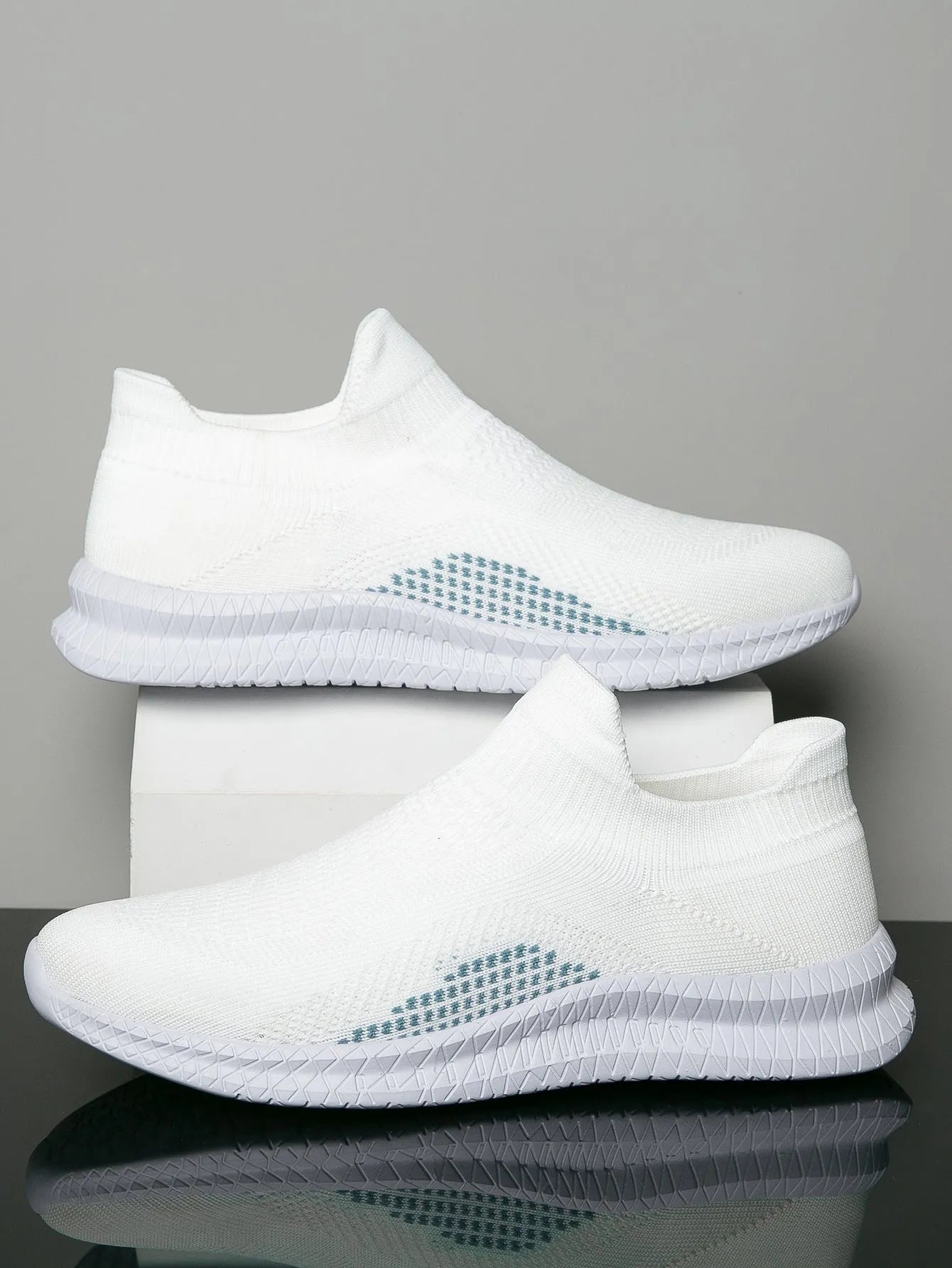 Popcorn flyknit fabric low-top casual sneaker in solid colour on a viscose sole.