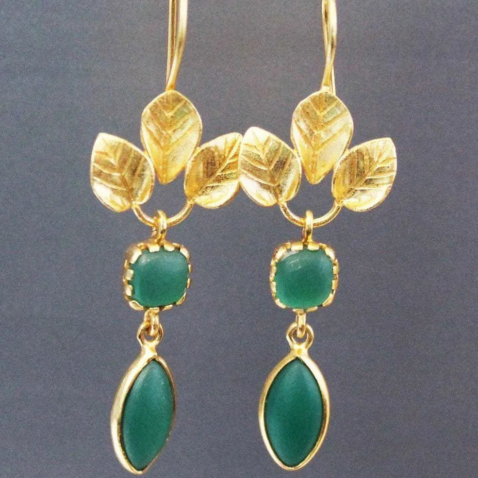 Gold-coloured copper drop earrings with water droplet shape, French leaves pattern, and zircon accents on retro design
