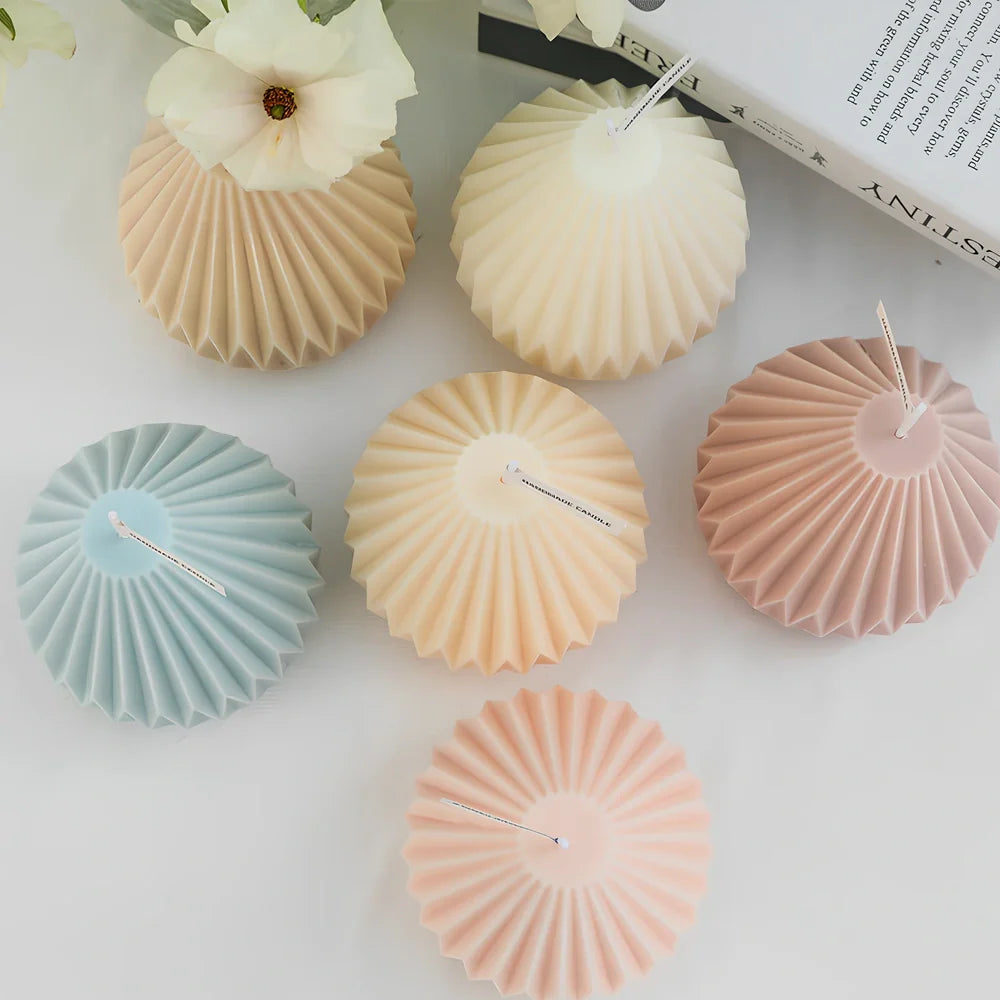 Nordic geometric pear-shaped aromatherapy candle with soy wax and handcrafted cylindrical design