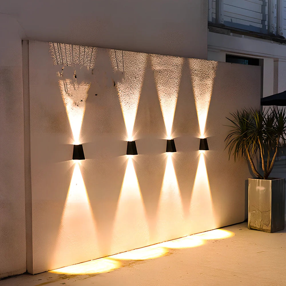 Solar outdoor corridor waterproof wall lamp in ABS with 2000mAh battery and IP66 rating for 6-12 hour LED lighting