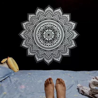 White flower geometric pattern polyester bedroom tapestry on black background