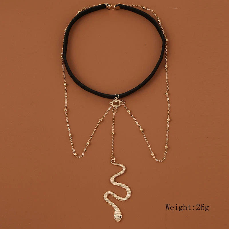 Glamorous Bohemian-style leg chain with snake pendant and metal beads, a unique and fashionable beach accessory
