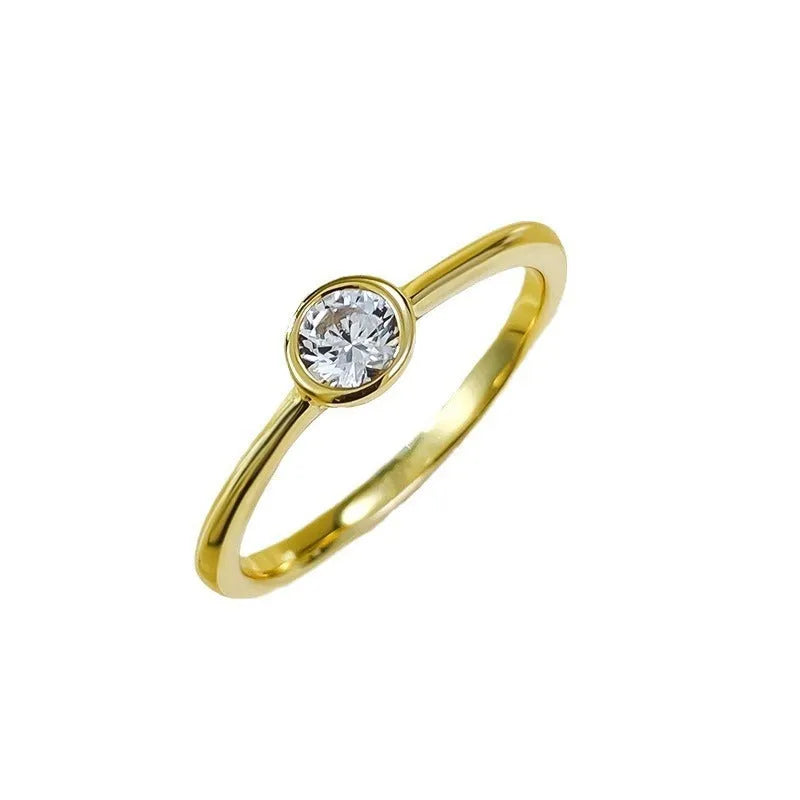 Minimalist crown-shaped silver ring with linear design in gold or platinum plating