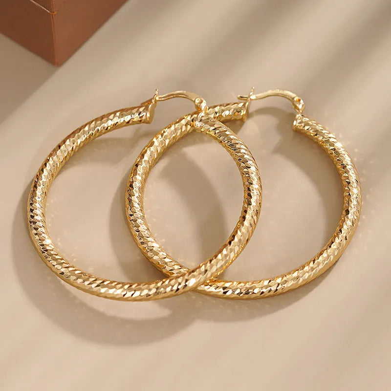 Geometric drop-shaped ear clip earrings with electroplated finish in various colours